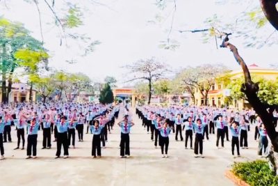 Hoạt động giữa giờ của các em học sinh trường THCS Khánh Phú với bài võ Vovinam!